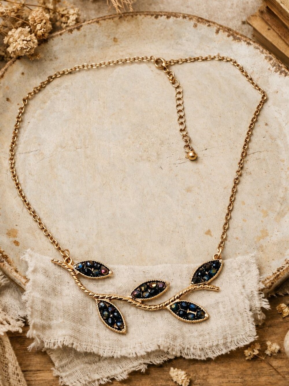 Vintage Lovely Leaves Necklace Deep Purple Antique-Gold Toned